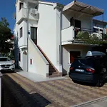 Apartment Mladen *