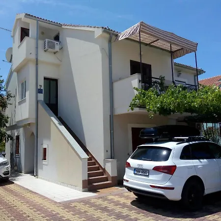 Appartement Mladen *